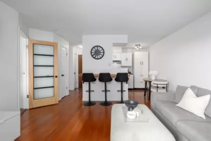 111 175 E 4th Street, North Vancouver, BC, North vancouver — Apartment/Condo for sale