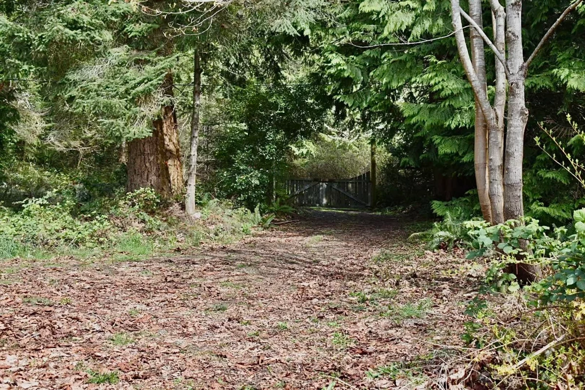 Guest Bathroom Photo of 2763 Lower Road, Roberts Creek, BC