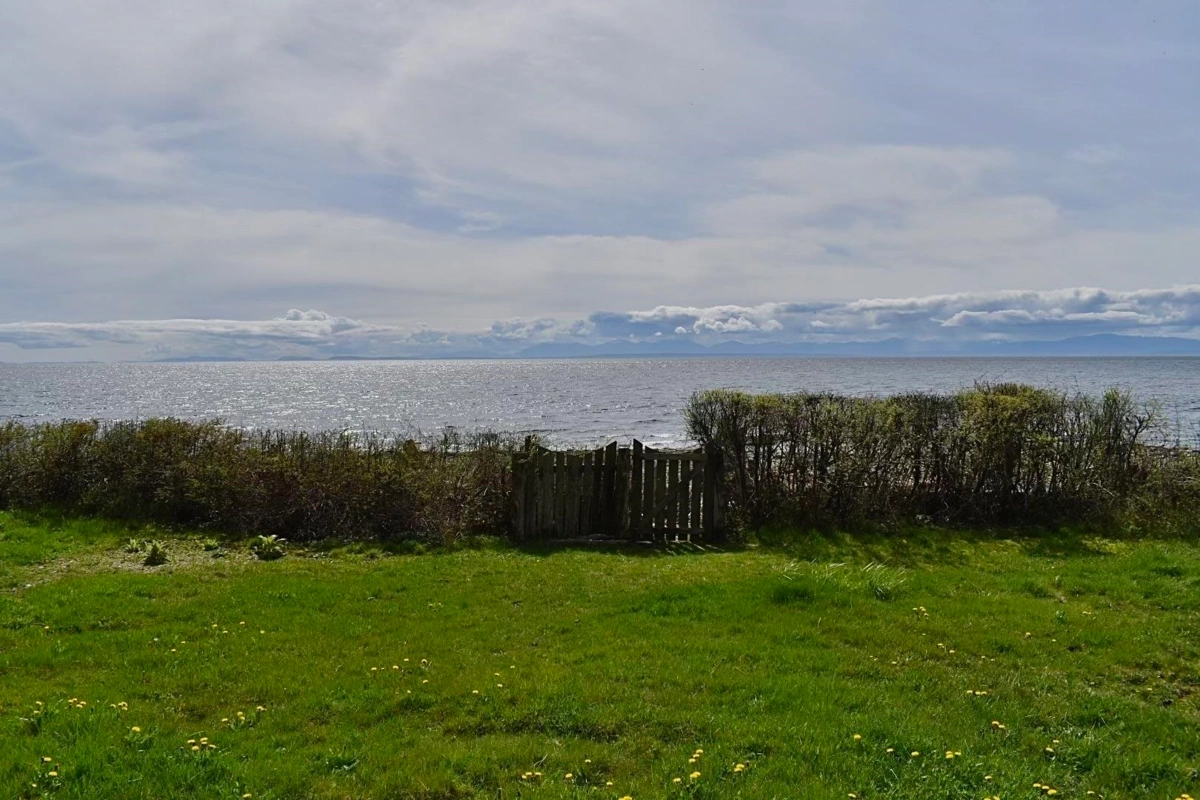 Primary Bathroom Photo of 2763 Lower Road, Roberts Creek, BC