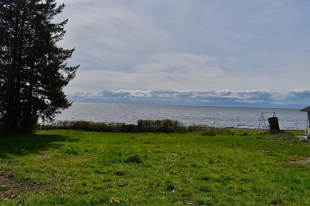 Primary Bedroom Photo of 2763 Lower Road, Roberts Creek, BC
