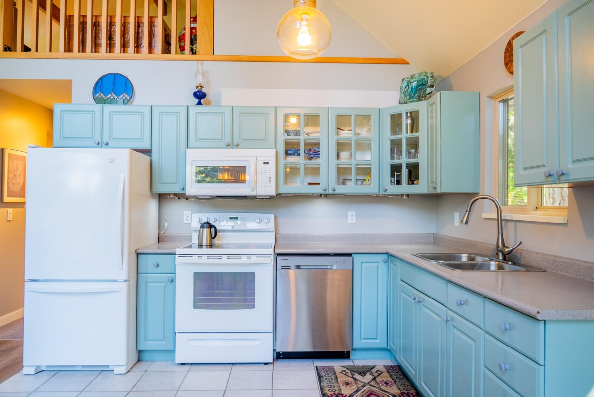 Dining Area Photo of 2609 Dory Way, Pender Island, BC