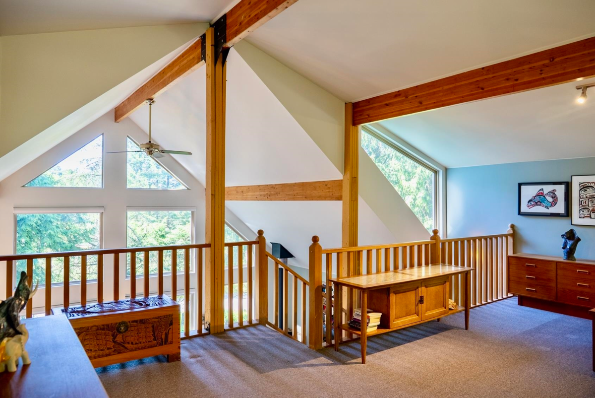 Entry Foyer Photo of 2609 Dory Way, Pender Island, BC