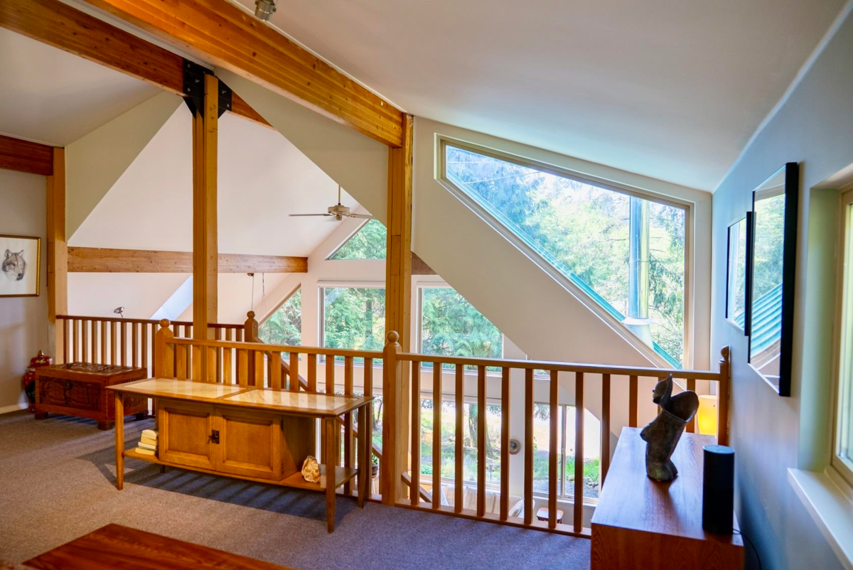 Hallway Photo of 2609 Dory Way, Pender Island, BC