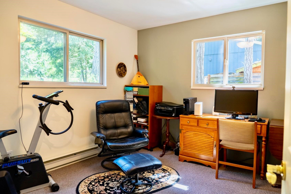 Walk-In Closet Photo of 2609 Dory Way, Pender Island, BC
