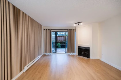 104 2925 Glen Drive, Coquitlam, BC, Coquitlam — Apartment/Condo for sale