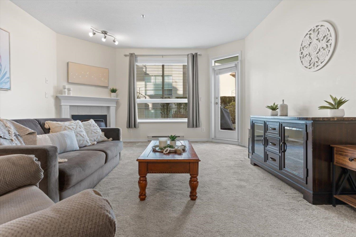 Kitchen Island Photo of 105 45775 Spadina Avenue, Chilliwack, BC