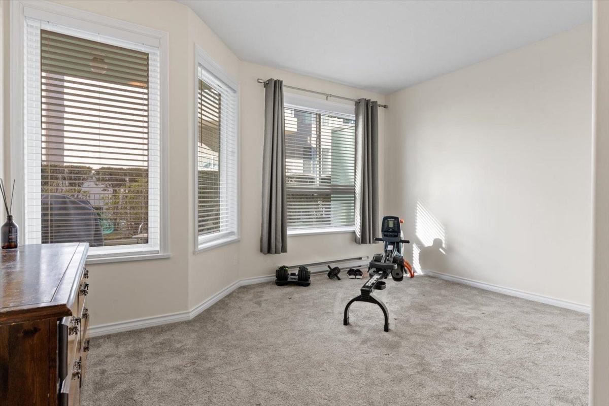 Walk-In Closet Photo of 105 45775 Spadina Avenue, Chilliwack, BC