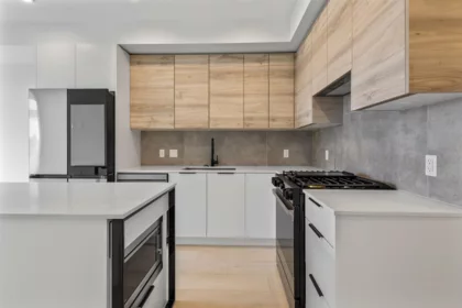 Kitchen Island Photo of 408 30490 Cardinal Avenue, Abbotsford, BC