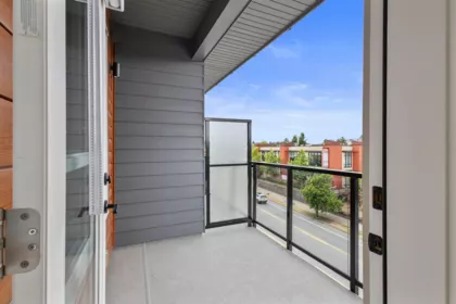 Entry Foyer Photo of 408 30490 Cardinal Avenue, Abbotsford, BC