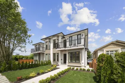 2 4955 Grafton Street, Burnaby, BC, Burnaby — Half Duplex for sale