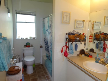Primary Bathroom Photo of 1088 Sunnyside Road, Gibsons, BC