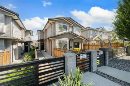 2 4685 Canada Way, Burnaby, BC, Burnaby — Half Duplex for sale