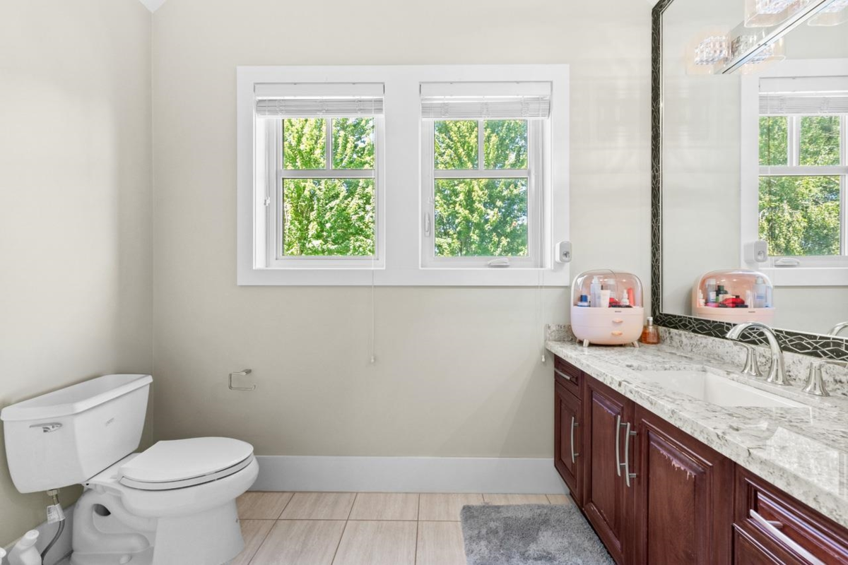 Entry Foyer Photo of 1030 W 33rd Avenue, Vancouver, BC