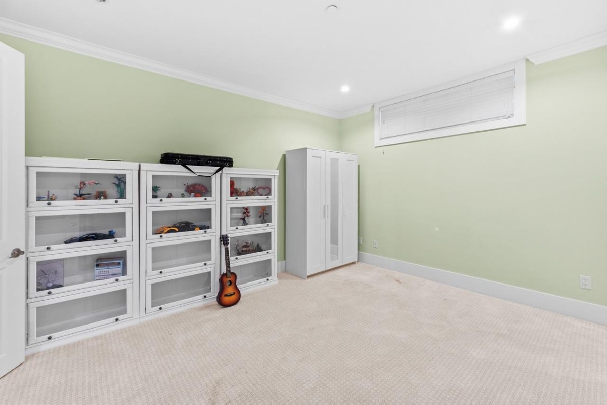 Front Yard Photo of 1030 W 33rd Avenue, Vancouver, BC