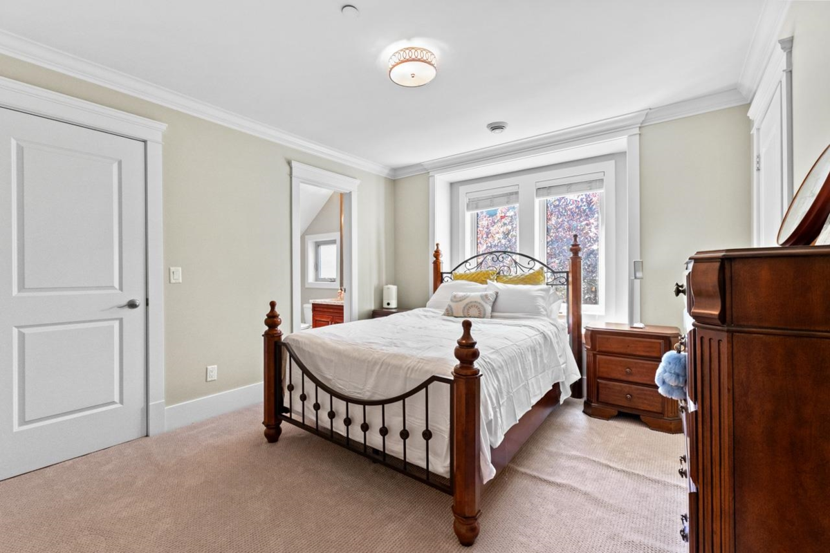 Laundry Room Photo of 1030 W 33rd Avenue, Vancouver, BC