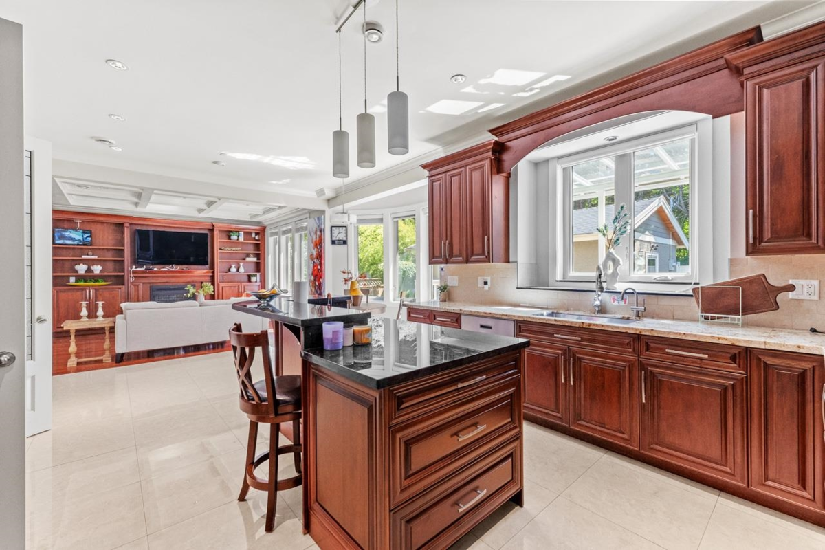 Walk-In Closet Photo of 1030 W 33rd Avenue, Vancouver, BC