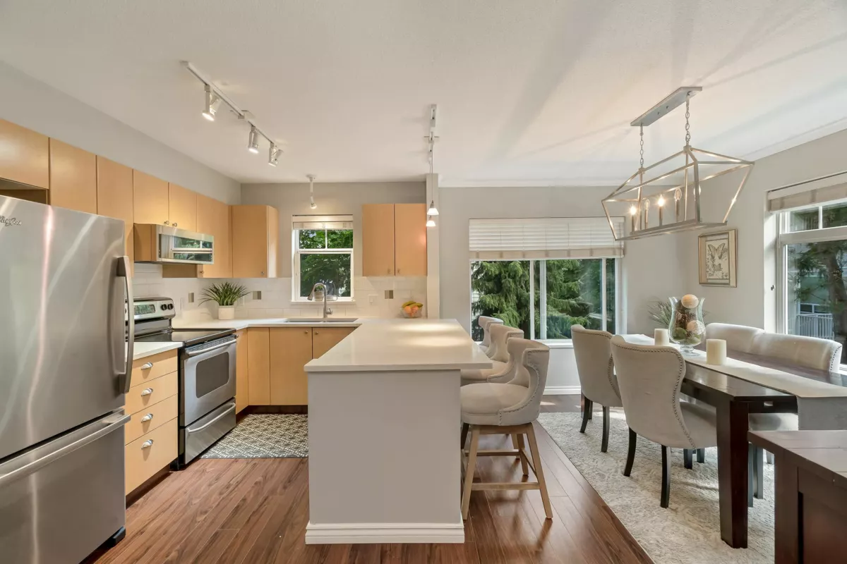 Kitchen Island Photo of 18 15233 34th Avenue, Surrey, BC