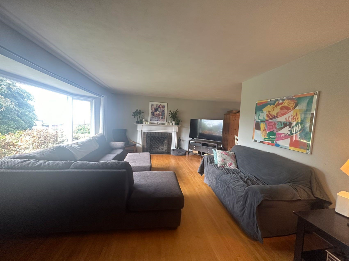 Kitchen Photo of 1131 Fulton Avenue, West Vancouver, BC