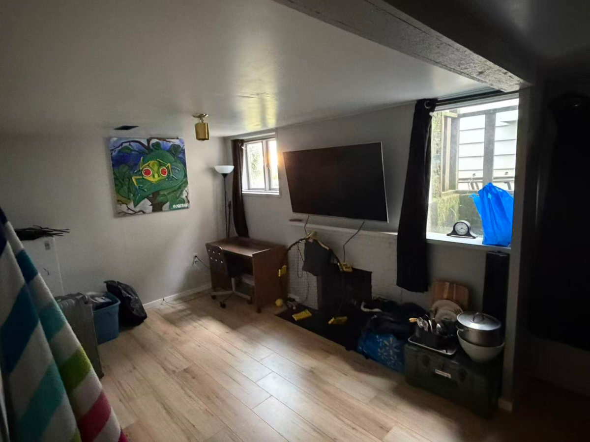 Laundry Room Photo of 1131 Fulton Avenue, West Vancouver, BC