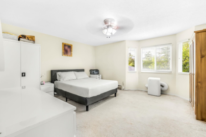Entry Foyer Photo of 17 6478 121 Street, Surrey, BC