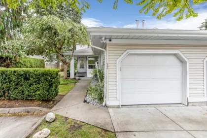 Kitchen Photo of 17 6478 121 Street, Surrey, BC