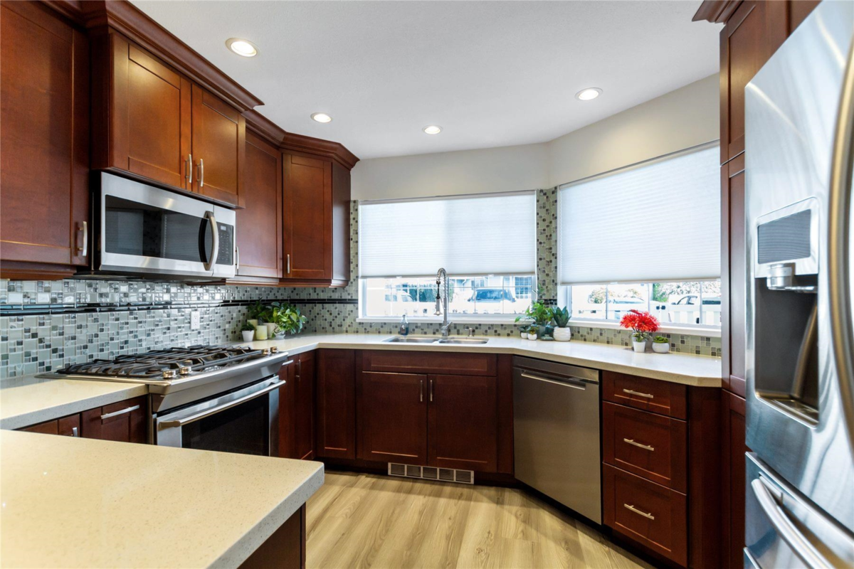 Kitchen Photo of 132 1450 Mccallum Road, Abbotsford, BC