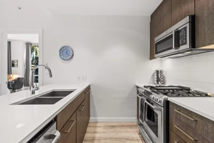 006 9060 University Crescent, Burnaby, BC, Burnaby — Apartment/Condo for sale