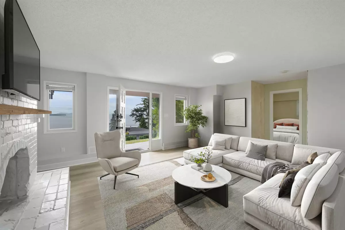 Backyard Photo of 14310 Sunset Drive, White Rock, BC