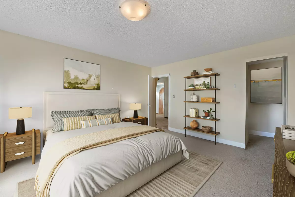 Hallway Photo of 14310 Sunset Drive, White Rock, BC