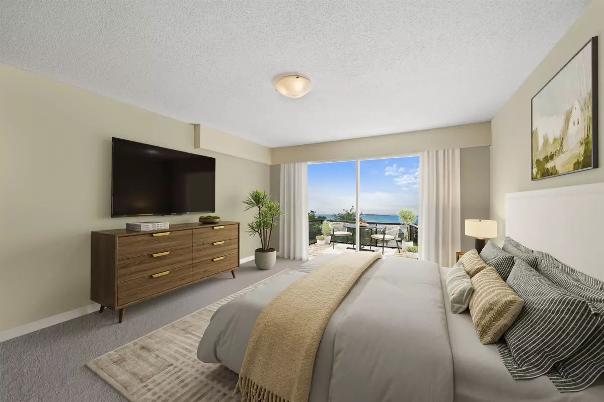 Staircase Photo of 14310 Sunset Drive, White Rock, BC