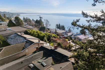 14310 Sunset Drive, White Rock, BC, White Rock — Single Family Residence for sale