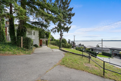 Walk-In Closet Photo of 14310 Sunset Drive, White Rock, BC