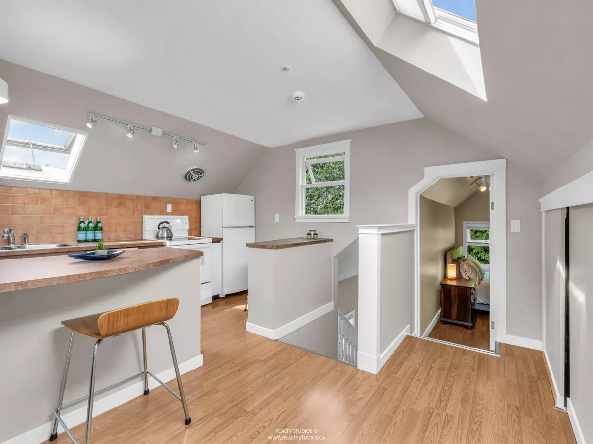 Backyard Photo of 4 2535 W 6th Avenue, Vancouver, BC