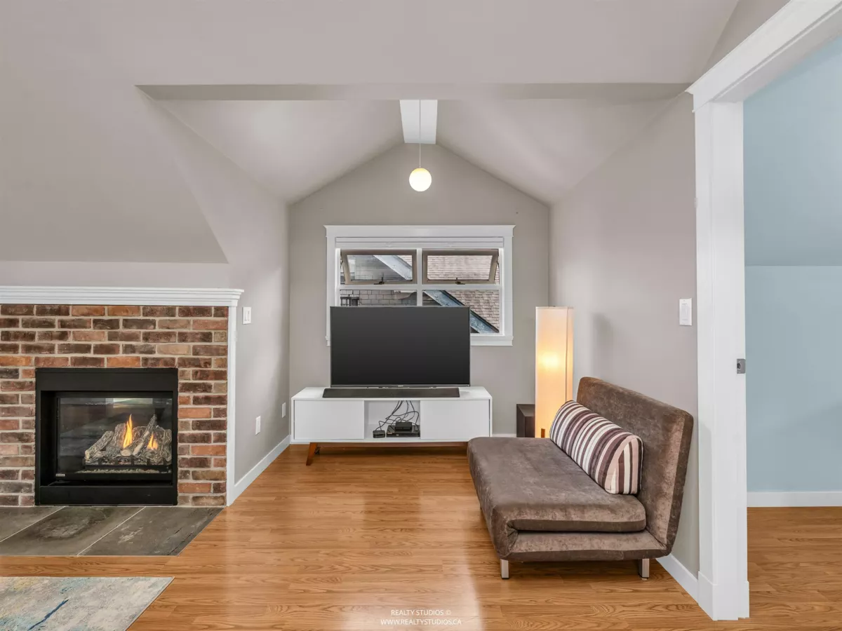 Entry Foyer Photo of 4 2535 W 6th Avenue, Vancouver, BC