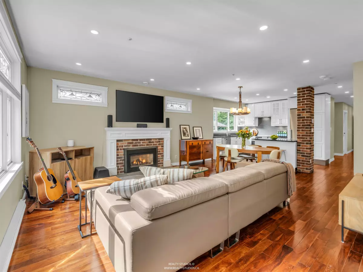 Exterior Rear Photo of 4 2535 W 6th Avenue, Vancouver, BC