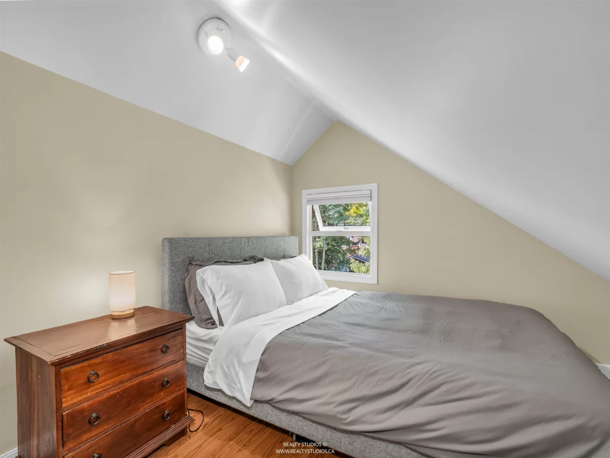 Front Yard Photo of 4 2535 W 6th Avenue, Vancouver, BC