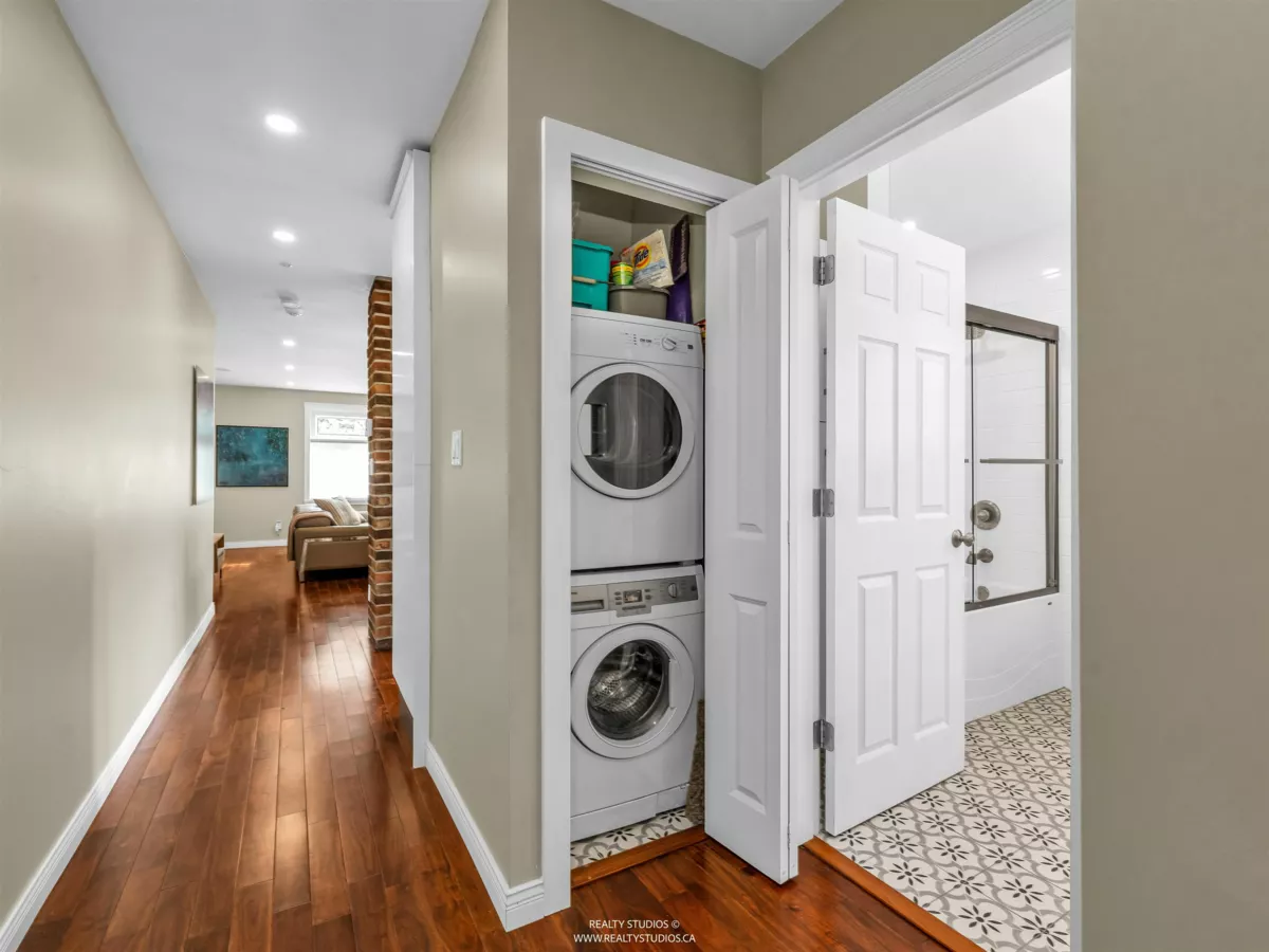 Hot Tub / Spa Photo of 4 2535 W 6th Avenue, Vancouver, BC