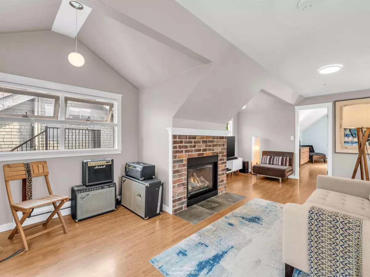 Laundry Room Photo of 4 2535 W 6th Avenue, Vancouver, BC