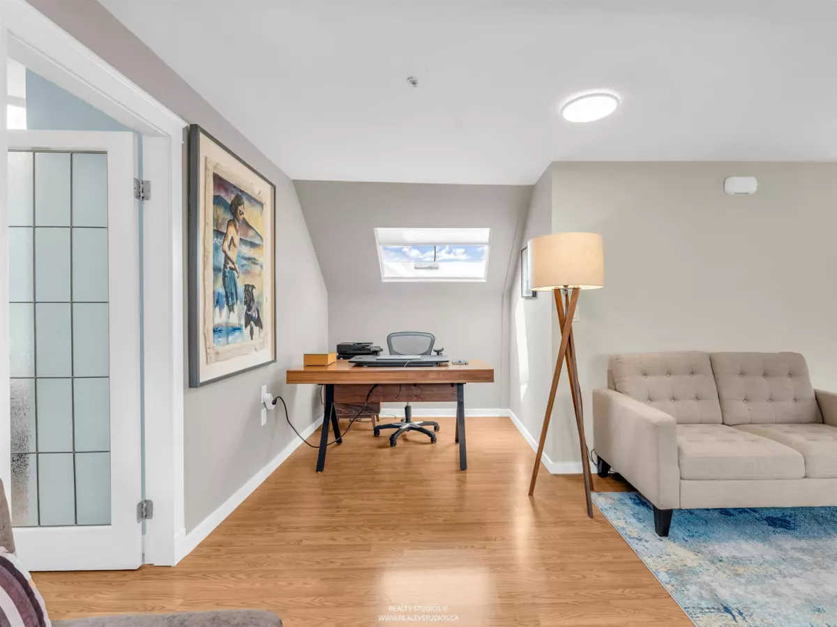 Mudroom Photo of 4 2535 W 6th Avenue, Vancouver, BC