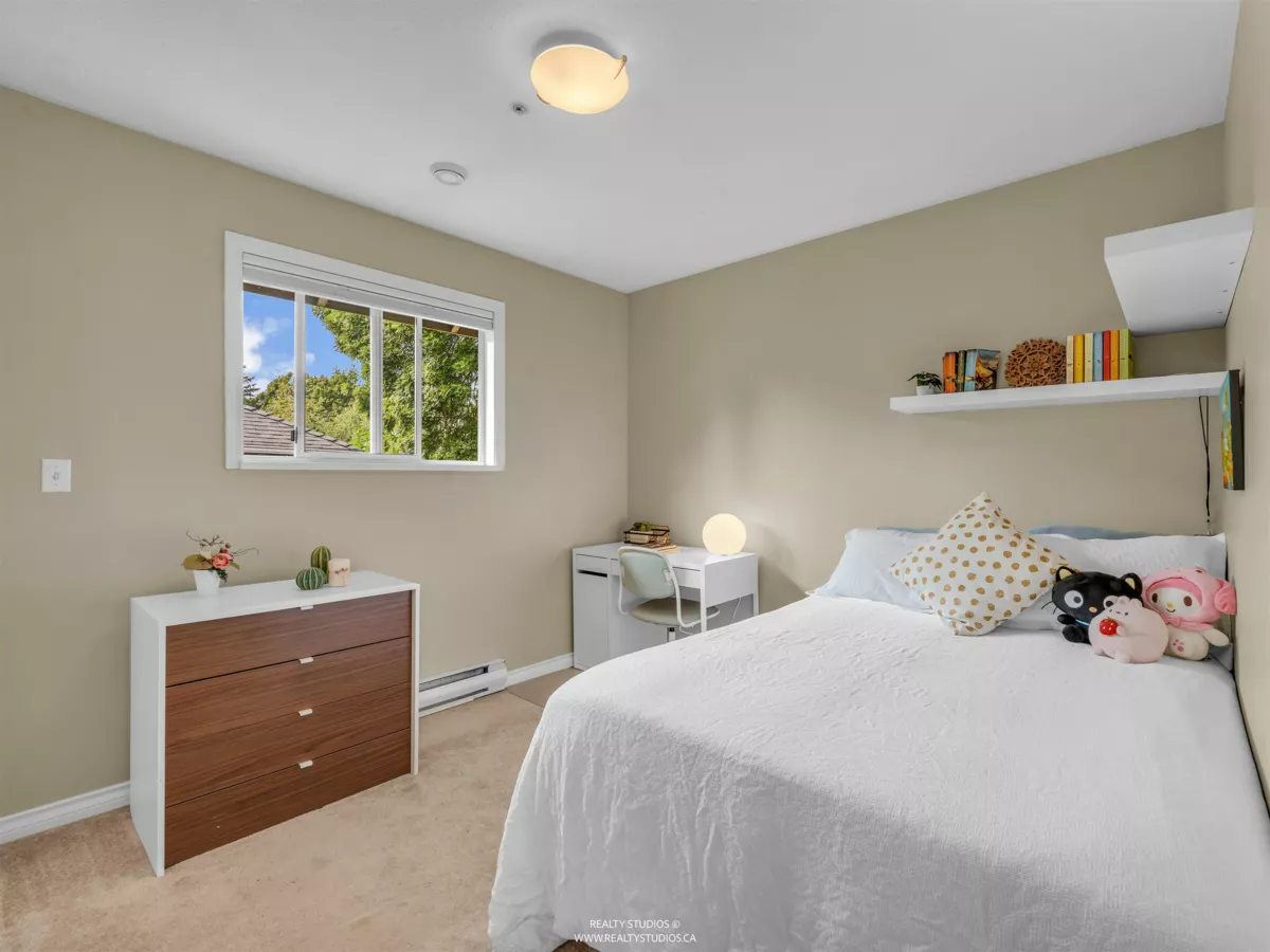 Primary Bedroom Photo of 4 2535 W 6th Avenue, Vancouver, BC