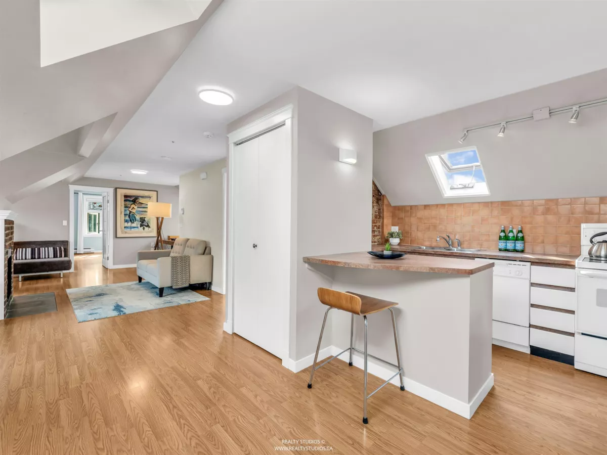 Staircase Photo of 4 2535 W 6th Avenue, Vancouver, BC