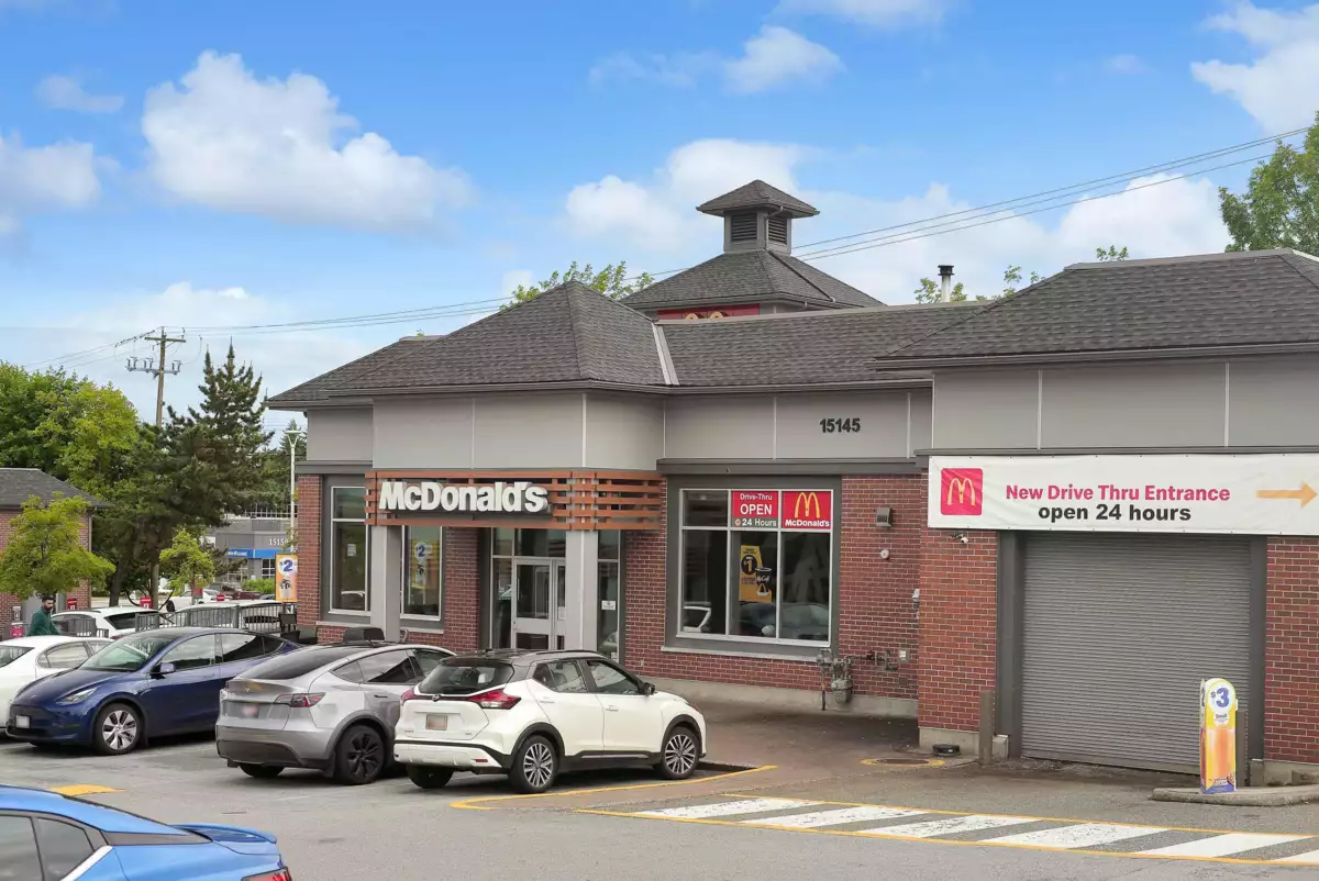 Entry Foyer Photo of 15083 58a Avenue, Surrey, BC