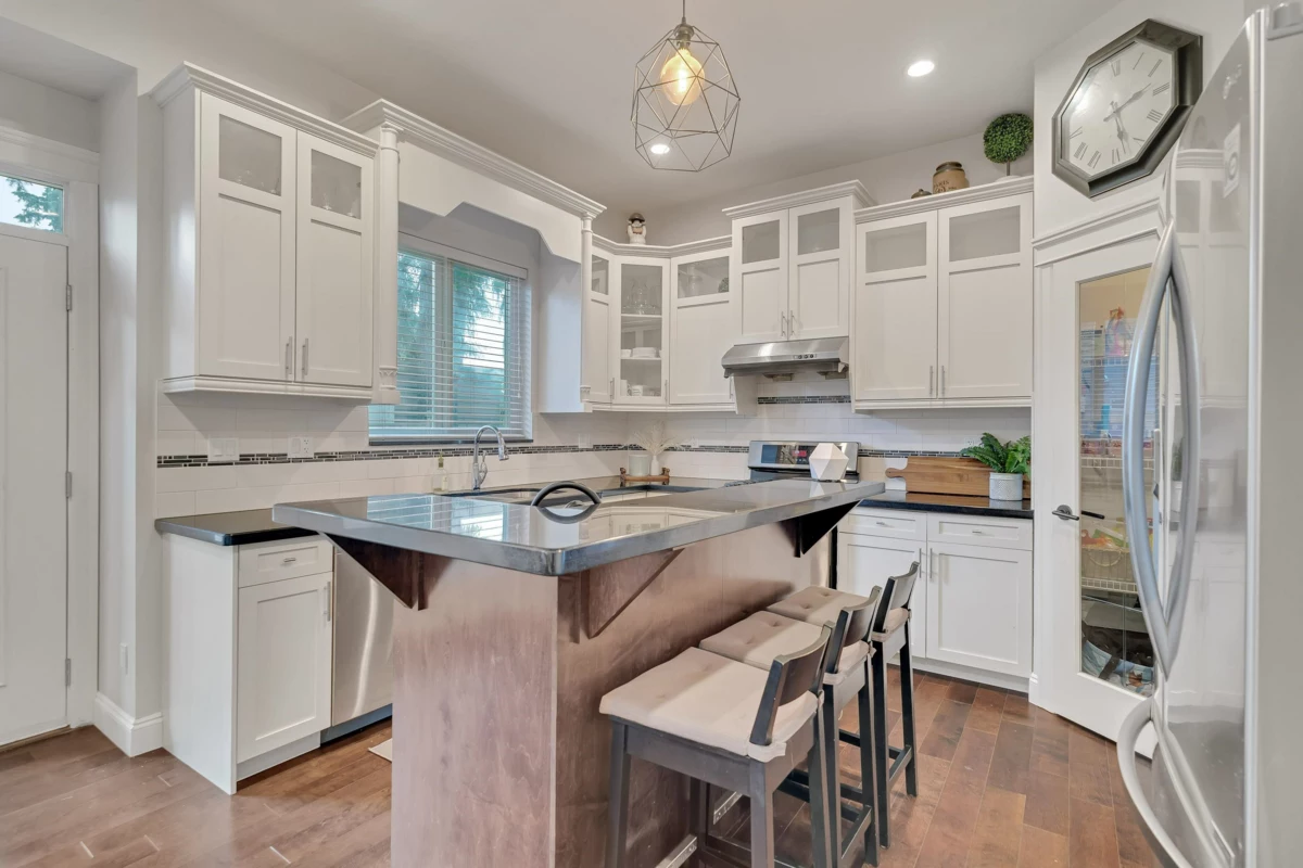Kitchen Photo of 15083 58a Avenue, Surrey, BC