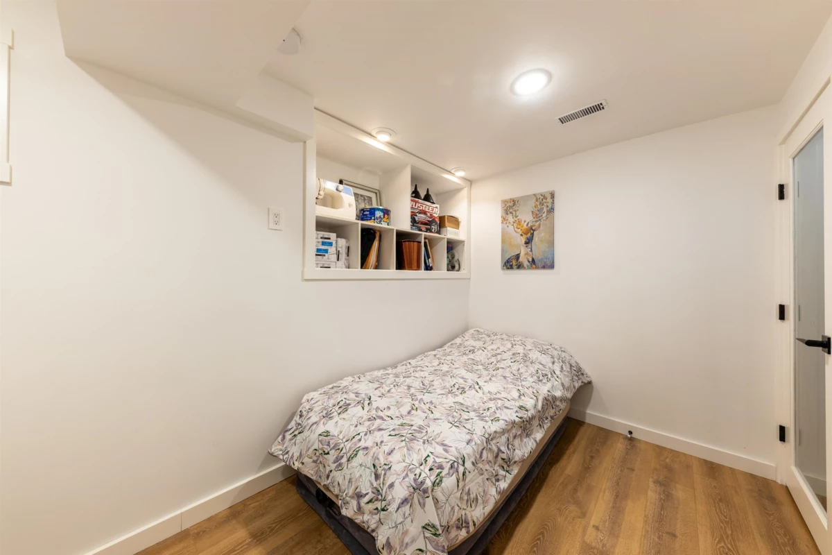 Entry Foyer Photo of 8 Glenmore Drive, West Vancouver, BC