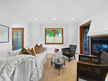 575 E 17th Street, North Vancouver, BC, North Vancouver — Single Family Residence for sale