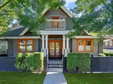 575 E 17th Street, North Vancouver, BC, North Vancouver — Single Family Residence for sale