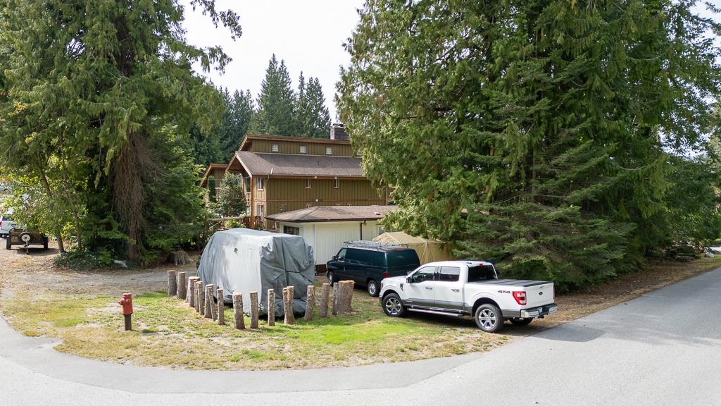 Entry Foyer Photo of 5223 Wesjac Road, Madeira Park, BC