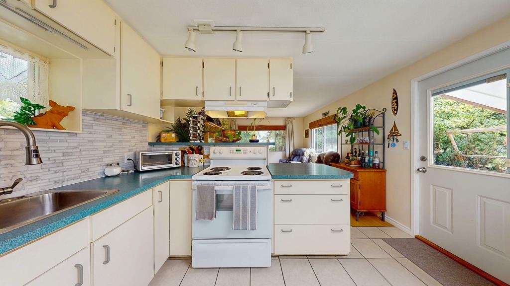 Kitchen Island Photo of 5223 Wesjac Road, Madeira Park, BC