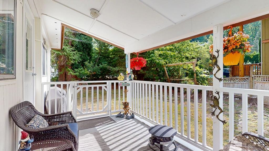 Kitchen Photo of 5223 Wesjac Road, Madeira Park, BC