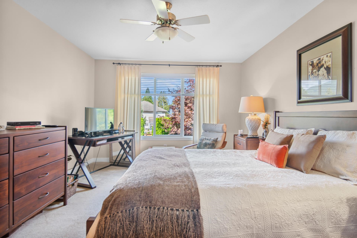 Entry Foyer Photo of 8 349 Walnut Avenue, Harrison Hot Springs, BC